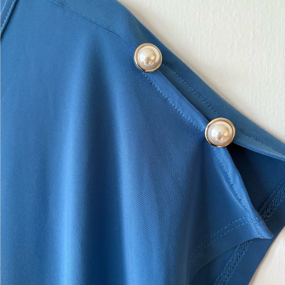 89th & Madison Blue Cap Sleeve Relaxed Blouse Button Detail Size Medium - Picture 2 of 5